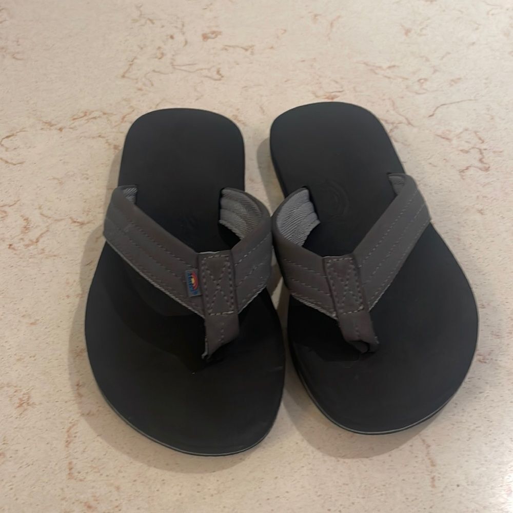 Rainbow black flip flops SZ 2/3
